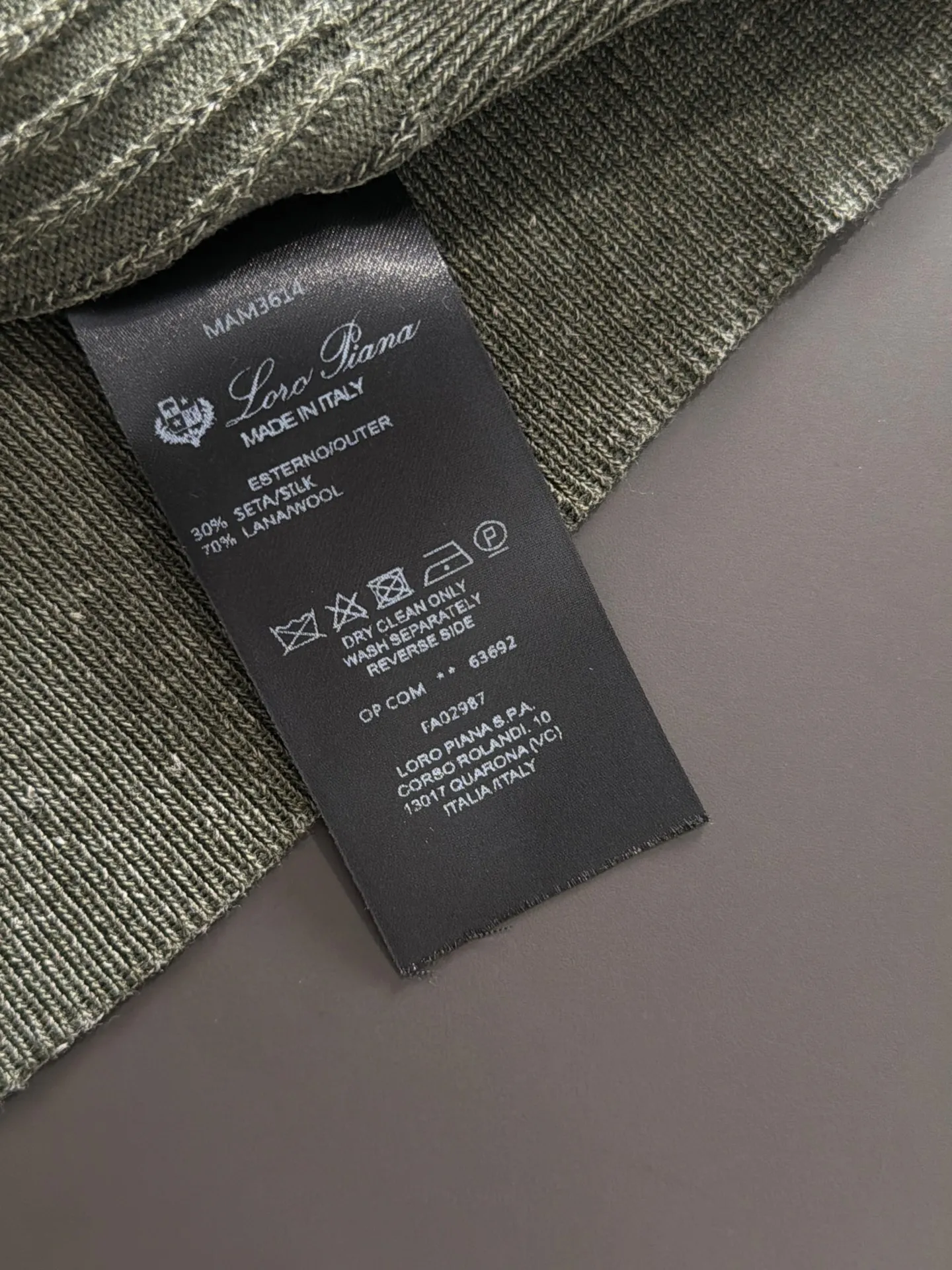 Next day shipment LP high quality Loro Piana 26ss New Arrival men's short-sleeved T-shirt Made of combed cotton yarn knitted cotton fabric, no pressure when entering and exiting the counter Exclusive control of raw materials It feels substantial when weighed, and the upper body is more textured than ordinary T-shirts. This texture can cope with the weather easily and is suitable for both hot and cold! Loose fit design, looks noble. The only correct version is available Size: M to XXXL